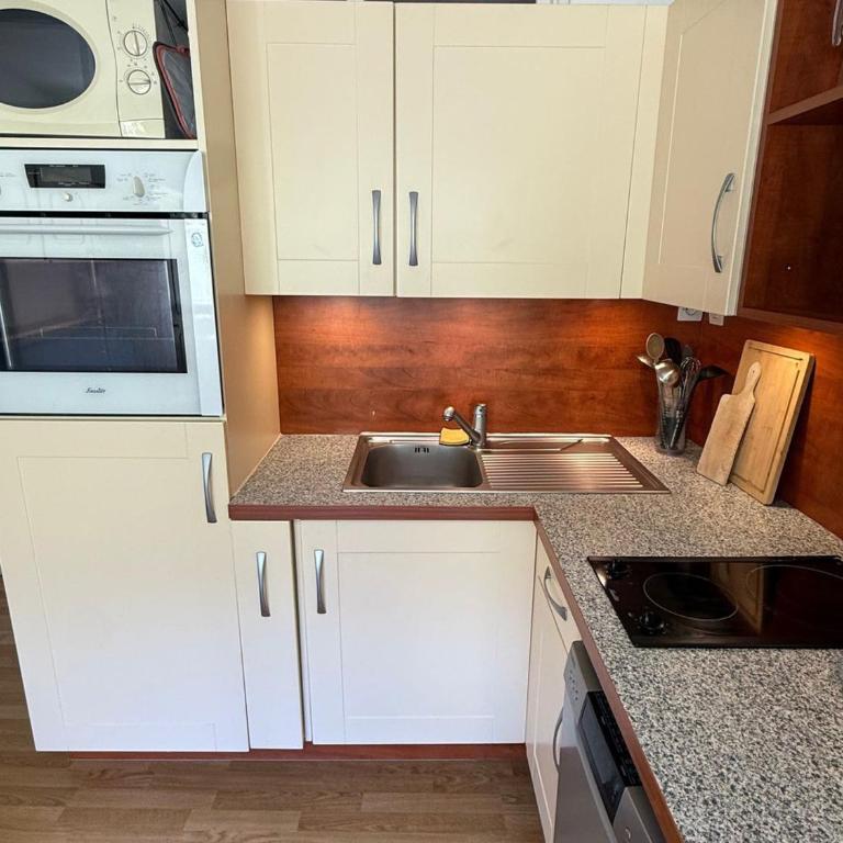 Studio cabine au pied des pistes avec balcon, 4 couchages - FR-1-557-16 - Appartement (4 Adultes) - 9