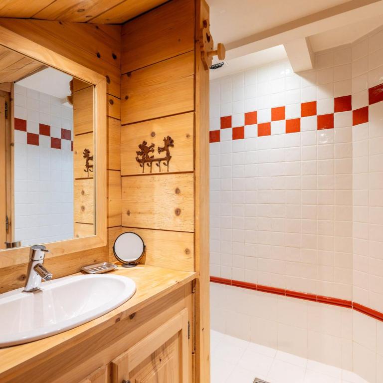Chalet centre village vue montagne - 11 pers. - FR-1-459-262 - Chalet - 14