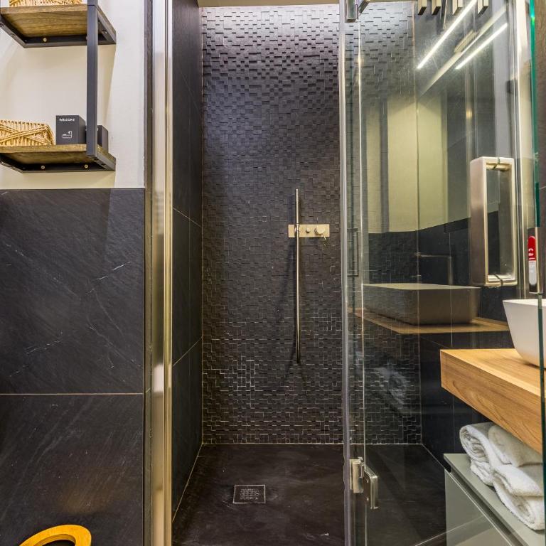 Raffinato Quadrilocale nel cuore di Torino - Three-Bedroom Premium Apartment with Balcony - 40