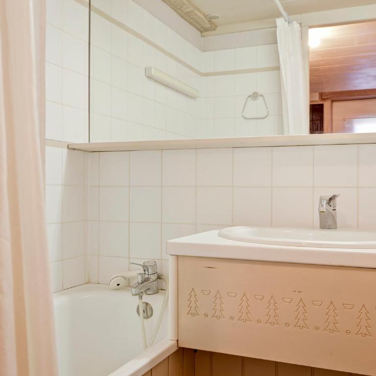 Charmant appart ski-in/ski-out, Courchevel, 6 pers, parking - Two-Bedroom Apartment - 11