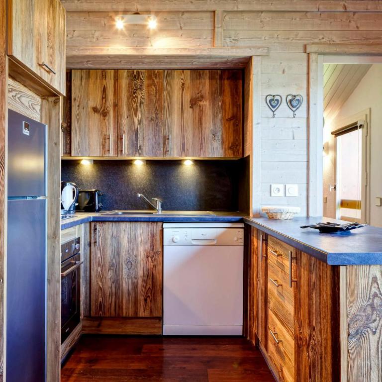 Charmant appart ski-in/ski-out, Courchevel, 6 pers, parking - Two-Bedroom Apartment - 15