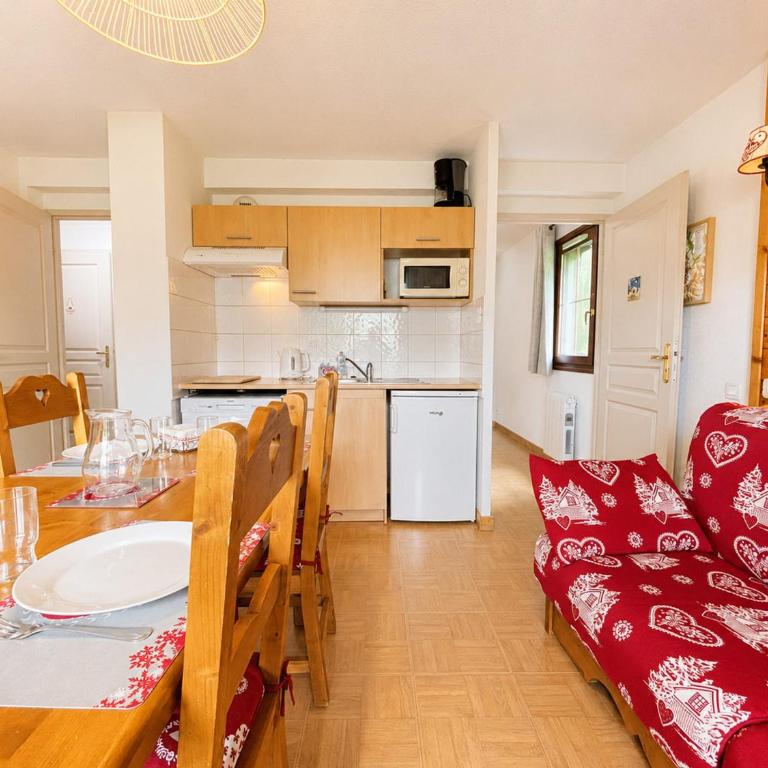 Charmant appartement au pied des pistes avec piscine - FR-1-505-208 - Appartement - 1