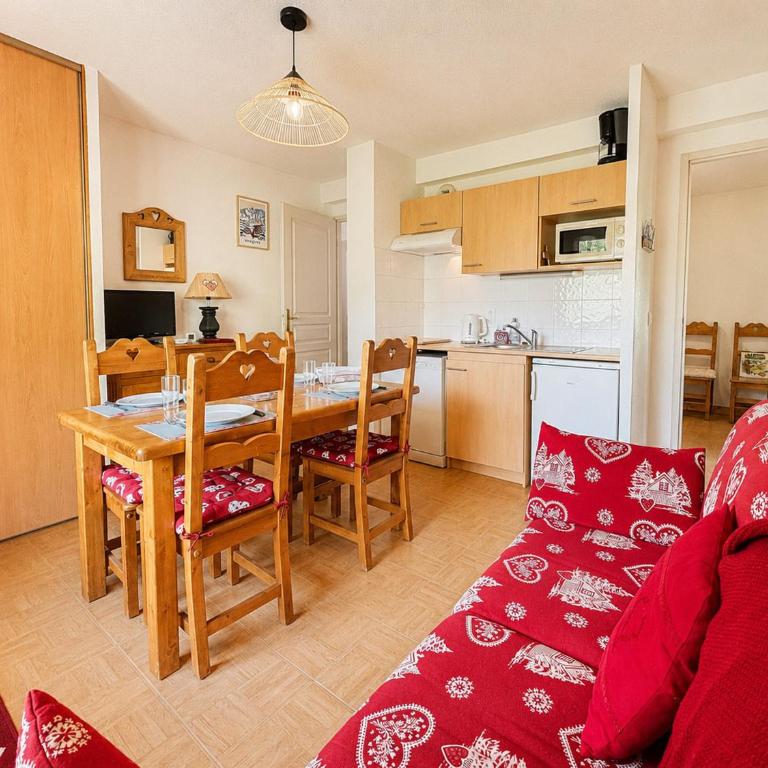 Charmant appartement au pied des pistes avec piscine - FR-1-505-208 - Appartement - 28