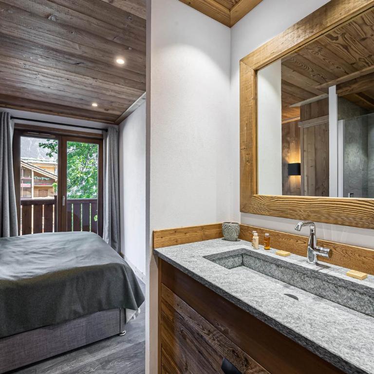 Appartement neuf à Courchevel proche des pistes, 3 chambres, dortoir, wifi, parking - Four-Bedroom Apartment - 12
