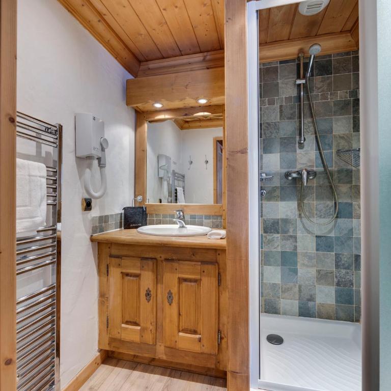Chalet spacieux à La Rosière avec hammam et jacuzzi pour 15 personnes - Chalet mit 3 Schlafzimmern - 13