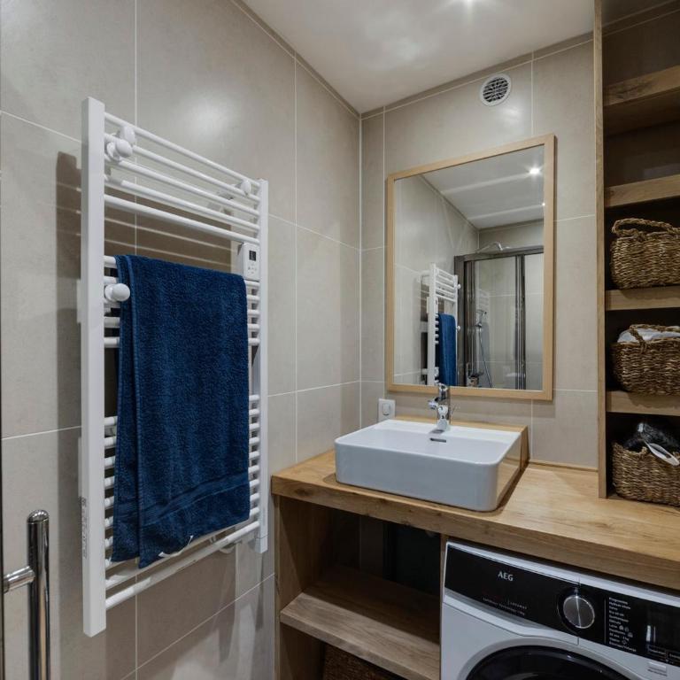 Appartement rénové 2 ch. avec wifi, proche pistes - FR-1-641-10 - Appartement - 12