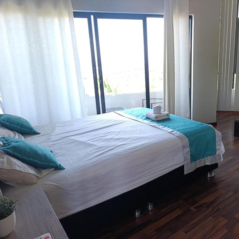 Central Suites - Twin Room with Private Bathroom - 1