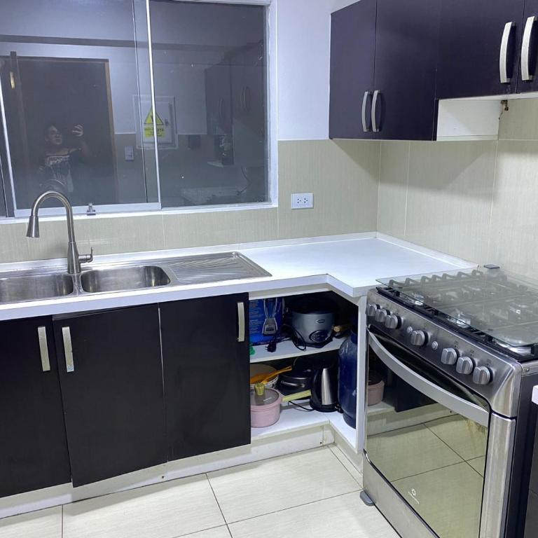 Modern 4 bedroom apartment near train station - Apartment - 7