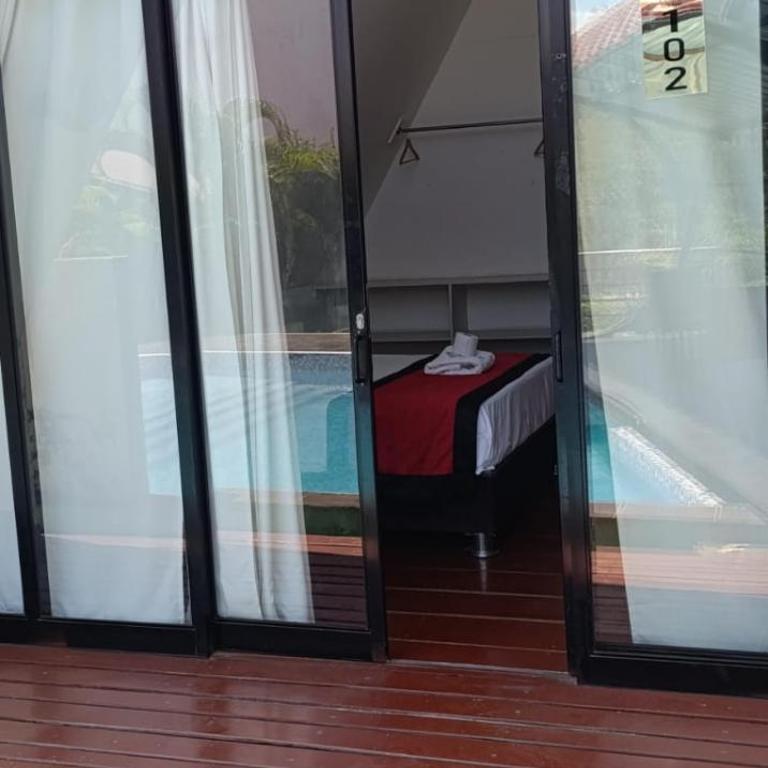 Central Suites - Suite with Pool View - 1