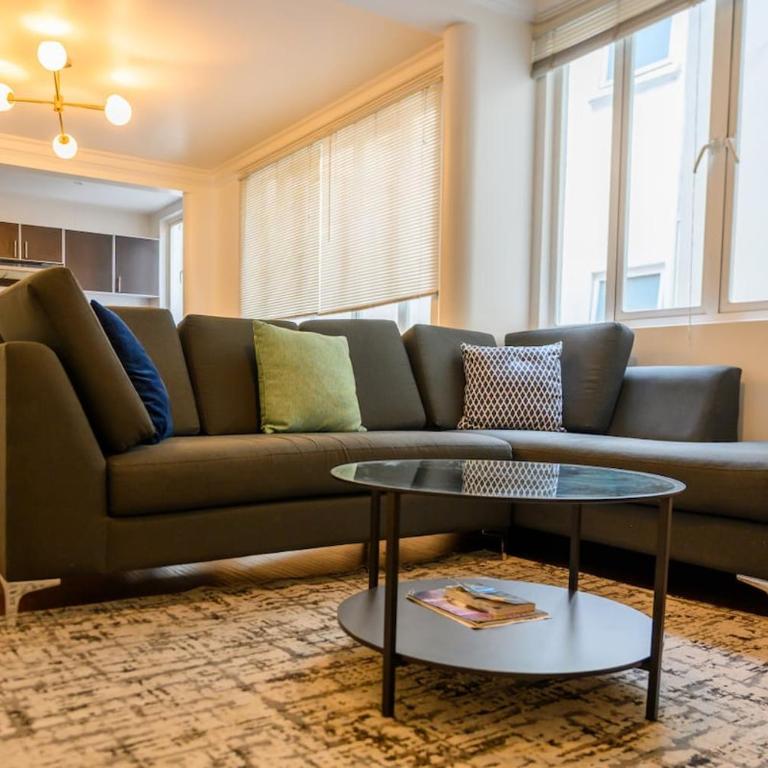 Condesa Residence 7 Stylish 2 Bedroom, 1 Bathroom Residence Accentuating Expansive Interiors - Apartment - 1