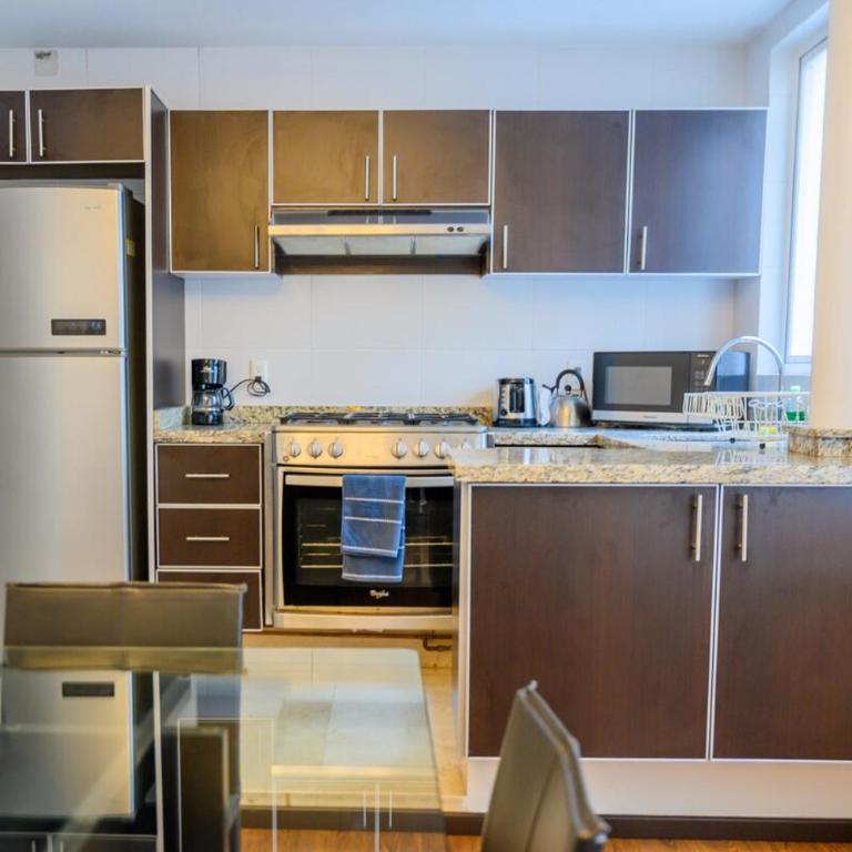 Condesa Residence 7 Stylish 2 Bedroom, 1 Bathroom Residence Accentuating Expansive Interiors - Apartment - 2