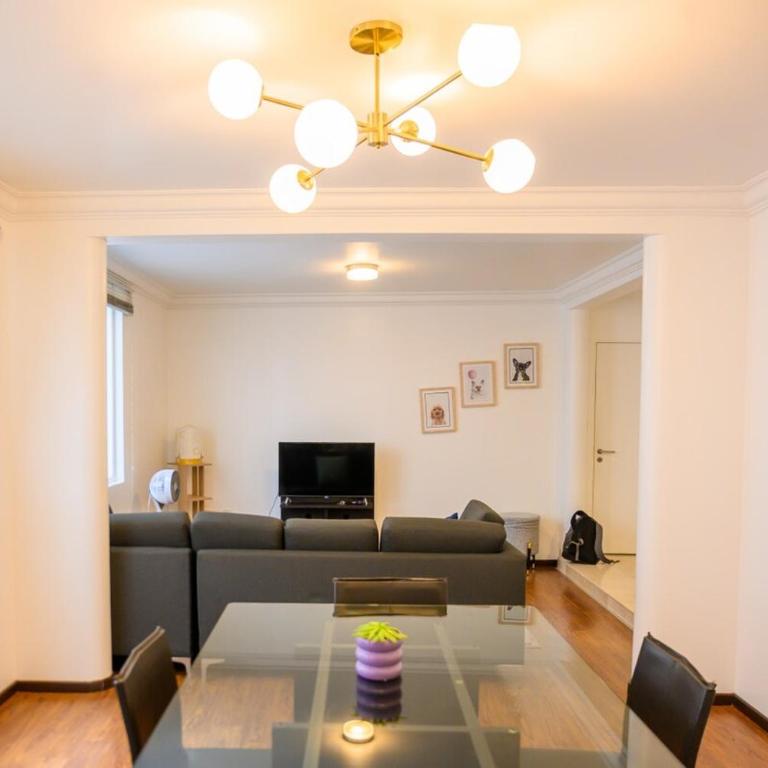 Condesa Residence 7 Stylish 2 Bedroom, 1 Bathroom Residence Accentuating Expansive Interiors - Apartment - 35