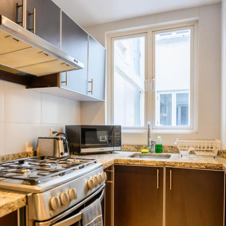 Condesa Residence 7 Stylish 2 Bedroom, 1 Bathroom Residence Accentuating Expansive Interiors - Apartment - 37