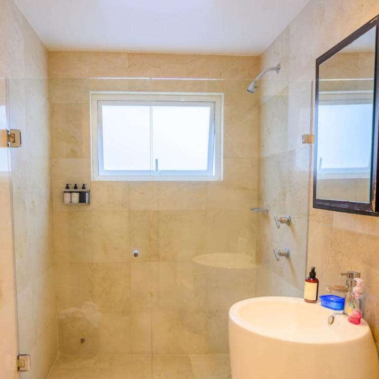 Condesa Residence 7 Stylish 2 Bedroom, 1 Bathroom Residence Accentuating Expansive Interiors - Apartment - 39