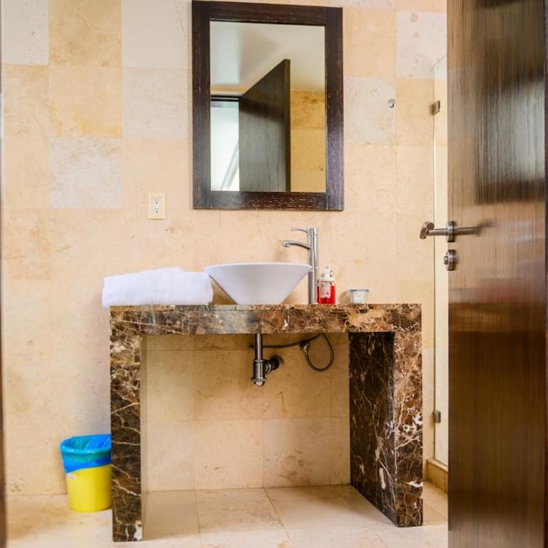 Condesa Residence Amsterdam 304 Inviting 1 Bed, 1 Bath Home Located on Picturesque Amsterdam Avenue - Apartamento - 33