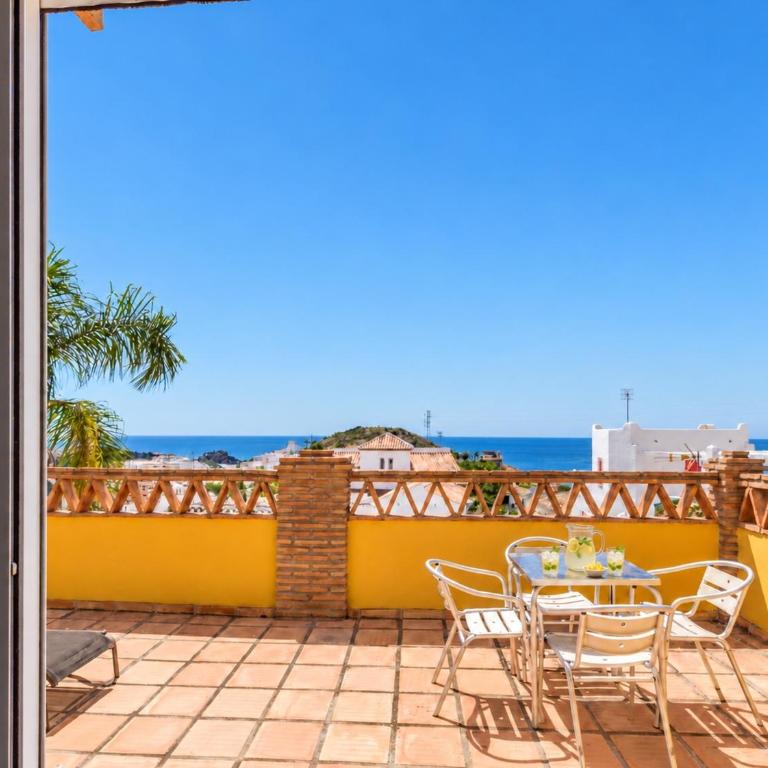CHALET CON PISCINAS Y VISTAS DE ENSUEÑO - Five-Bedroom House - 3