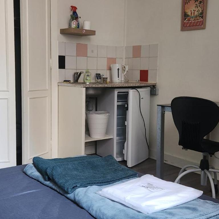 Réouverture et nouvelle gestion - Logement privatif - chambre équipée - Coeur de Bordeaux proche Victoire - Habitación Doble con aseo compartido - 2