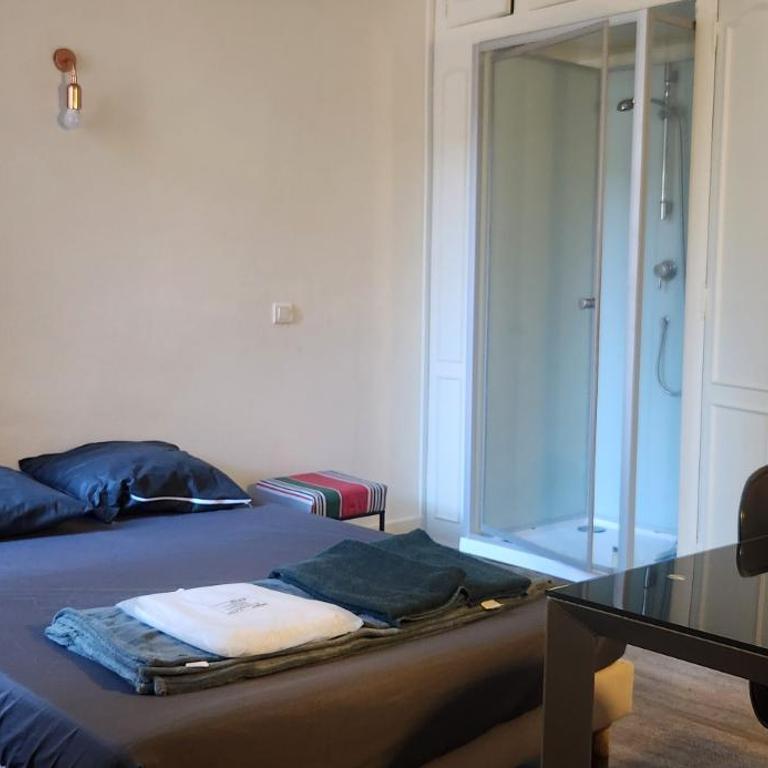 Réouverture et nouvelle gestion - Logement privatif - chambre équipée - Coeur de Bordeaux proche Victoire - Habitación Doble con aseo compartido - 3