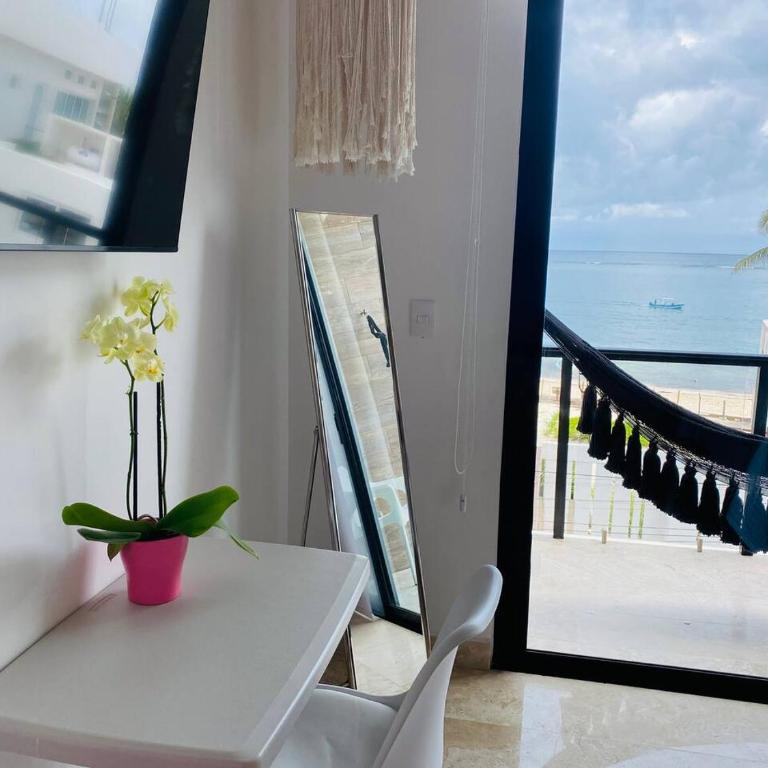 Beachfront Views Next to the Pier - Apartamento - 22
