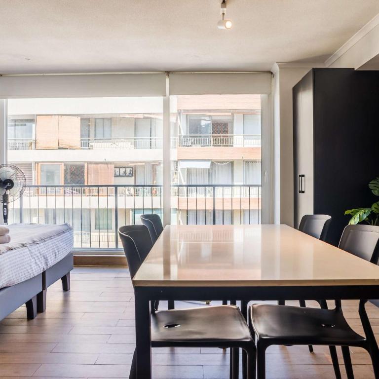 Modern Studio Pool Gym Balcony & City Views - Apartamento - 1