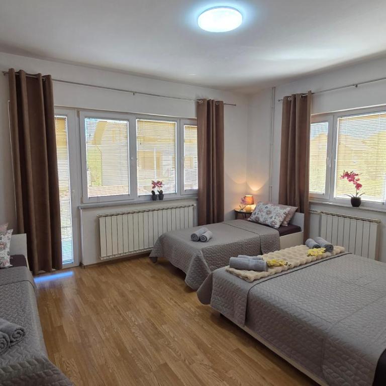 Apartmani Japod - Three-Bedroom Apartment - 2