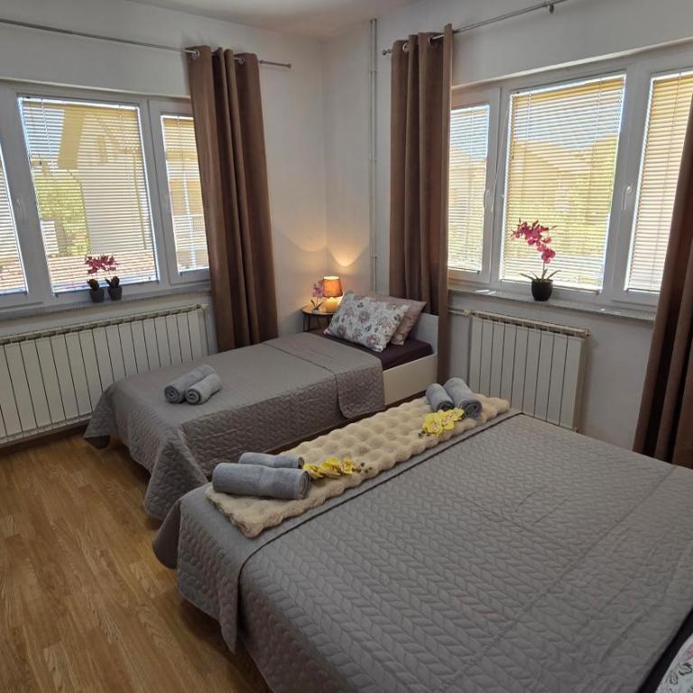 Apartmani Japod - Three-Bedroom Apartment - 1