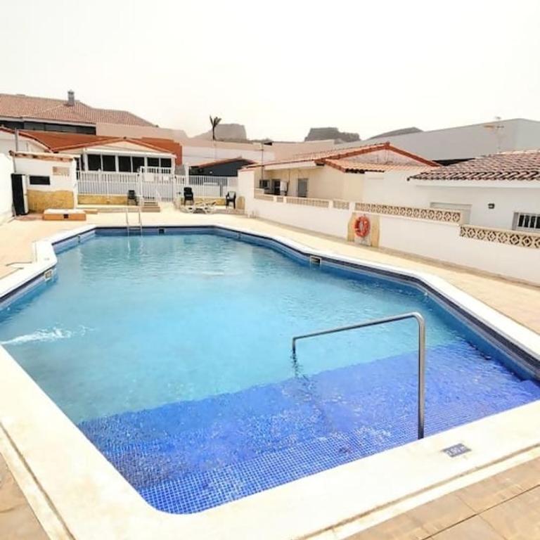 Piscina, terraza y barbacoa en Tenerife Sur - Apartamento de 2 dormitorios - 2