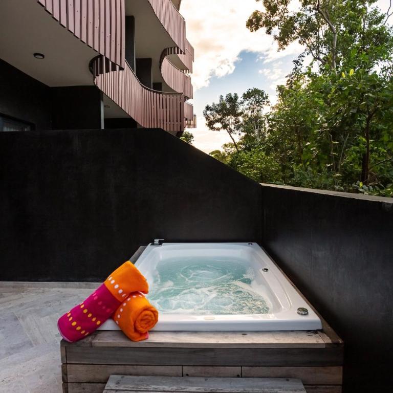 Deluxe apt 1 bdr cool jacuzzi close to beach - Apartamento - 16