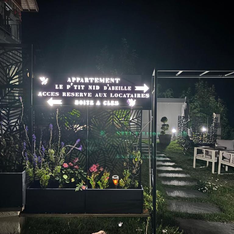 App le petit nid d'abeille cocon pour 2 pers, spa privée et sauna, belle vue avec terrasse - Appartement - 31