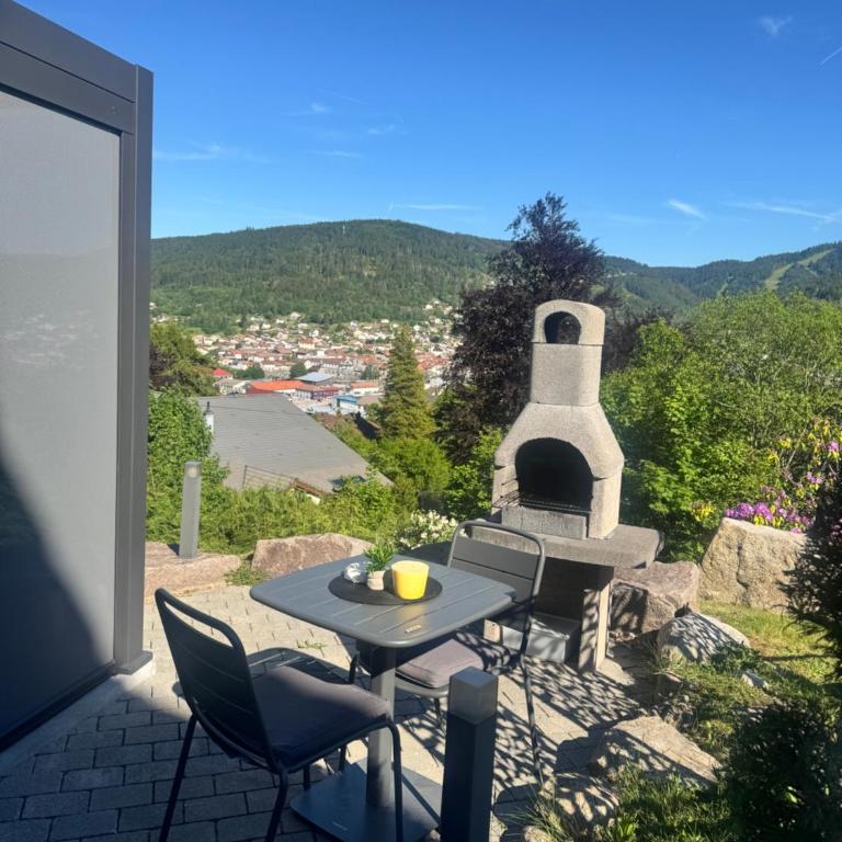 App le petit nid d'abeille cocon pour 2 pers, spa privée et sauna, belle vue avec terrasse - Appartement - 35