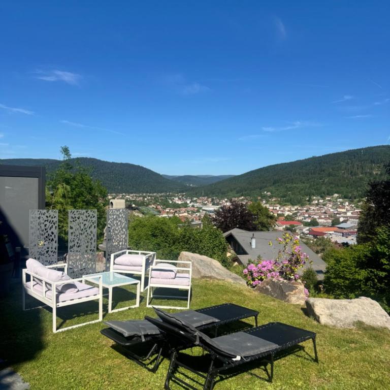 App le petit nid d'abeille cocon pour 2 pers, spa privée et sauna, belle vue avec terrasse - Appartement - 37