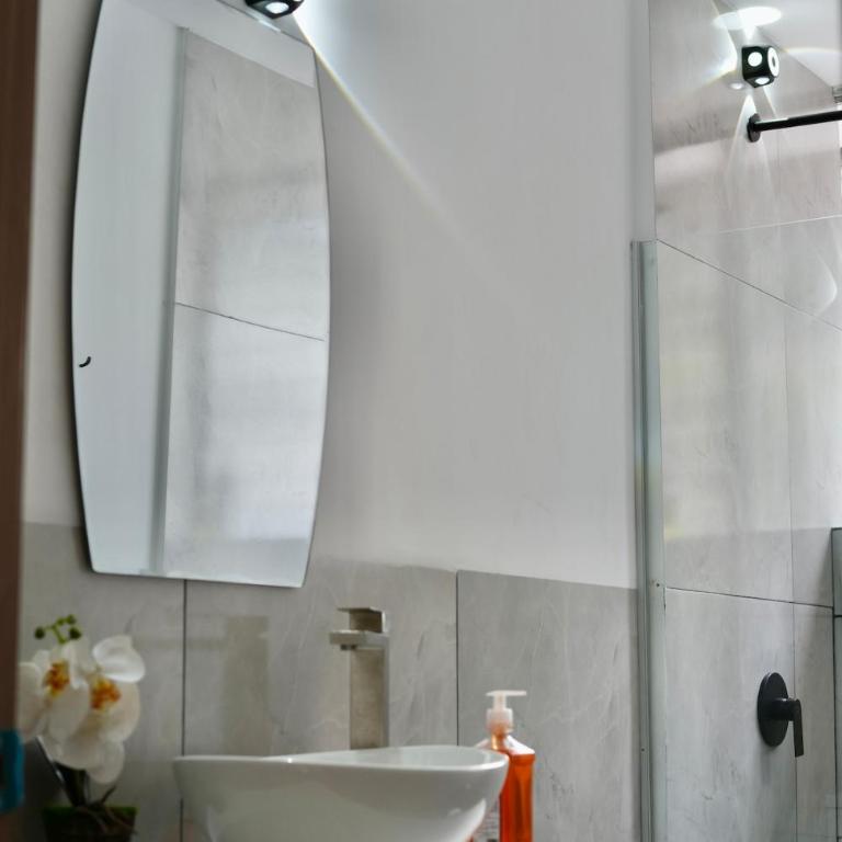 Plaza Nomad, Urban Rooms and Suites private jacuzzi Quito La Carolina - Double Room with Balcony - 2