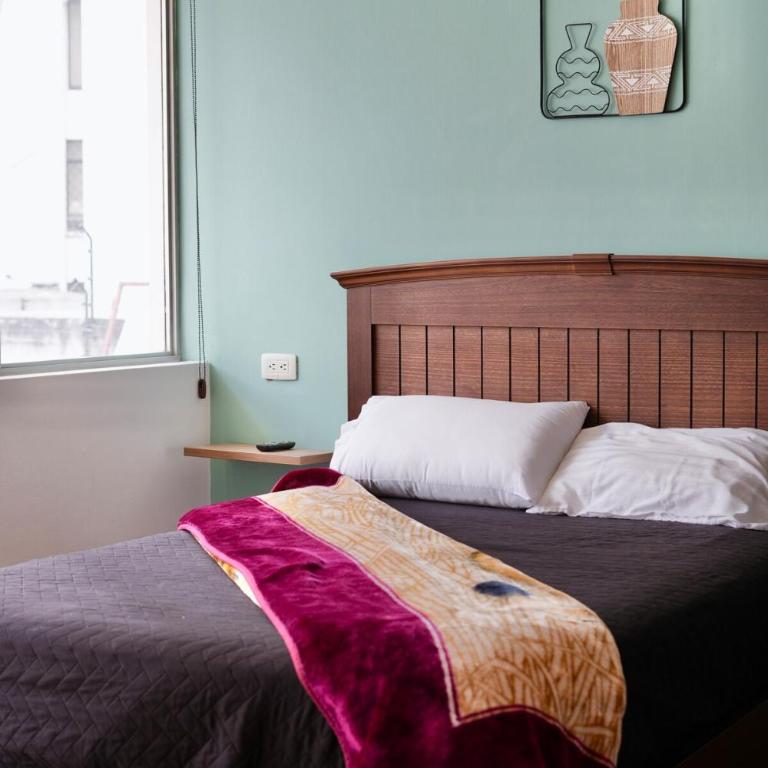 Plaza Nomad, Urban Rooms and Suites private jacuzzi Quito La Carolina - Double Room with Balcony - 5