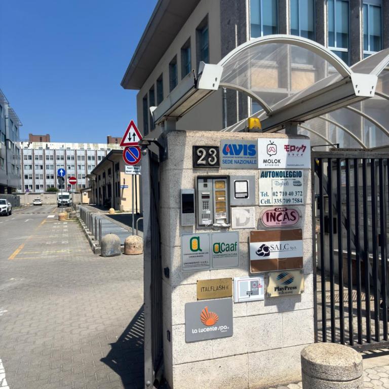 Linate Design Loft 50 mt metro M4 I Duomo 10min - WiFi I free parking - Appartamento con 1 Camera da Letto - 26