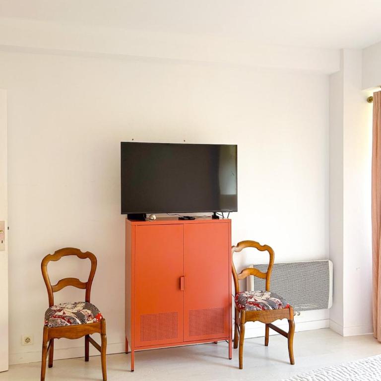 Sea View Apartment with Pool, Tennis and Beach Near Cannes - Appartement 1 Chambre - 48