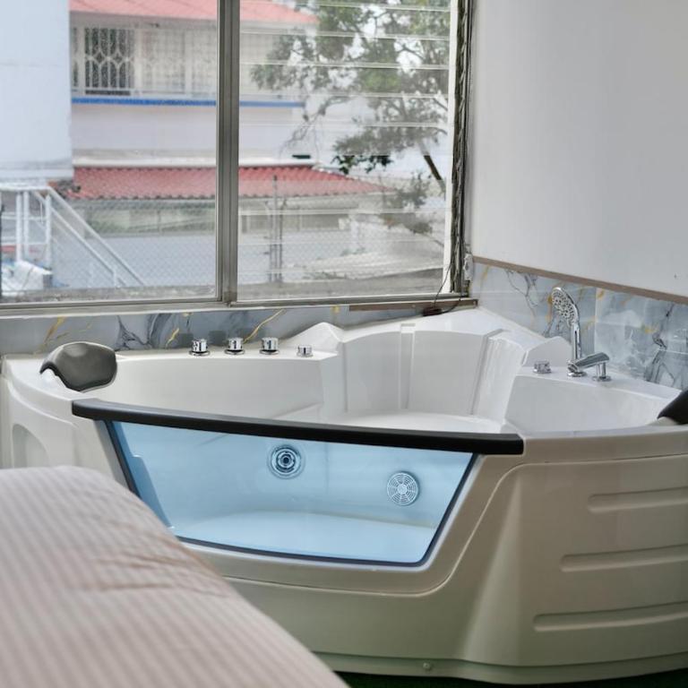 King Bed with Private Jacuzzi - Queen Room with Spa Bath - 9