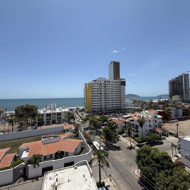 Con Alberca y Jacuzzi a unas Calles del Malecon - Apartamento - 48