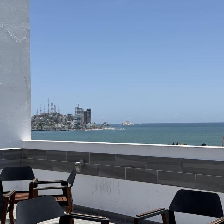 Con Alberca y Jacuzzi a unas Calles del Malecon - Apartamento - 49