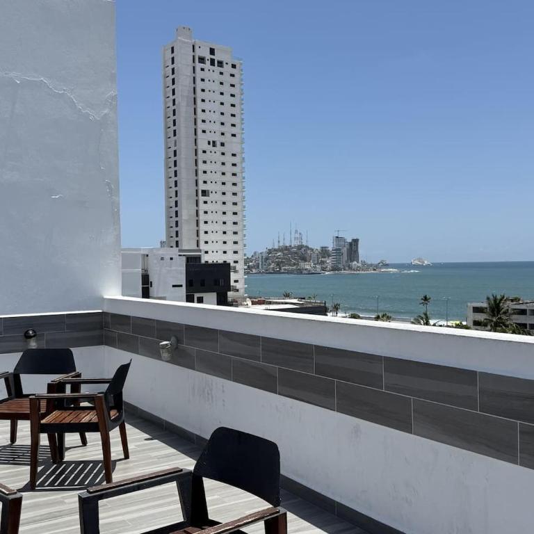 Con Alberca y Jacuzzi a unas Calles del Malecon - Apartamento - 51