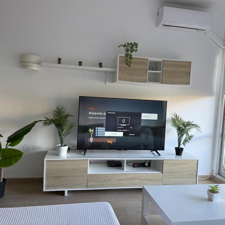 Benalbeach Paradise - One-Bedroom Apartment - 76