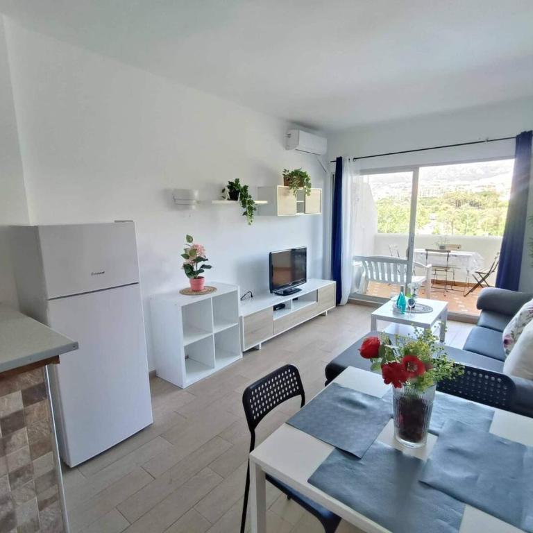 Benalbeach Paradise - One-Bedroom Apartment - 1