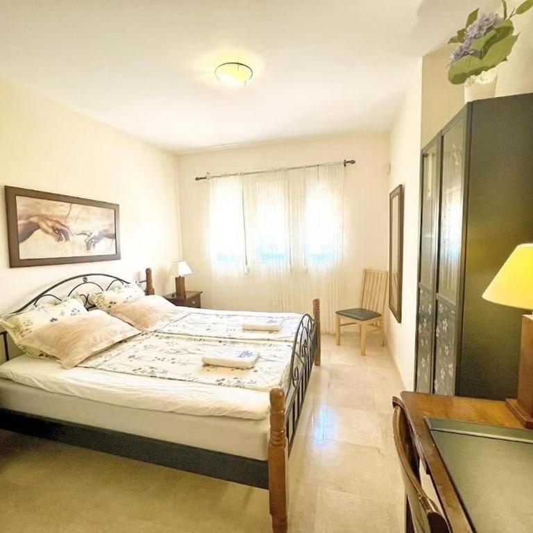 Spacious 3-Bedroom Apartment with Padel and Free Parking - Apartment mit 3 Schlafzimmern - 6