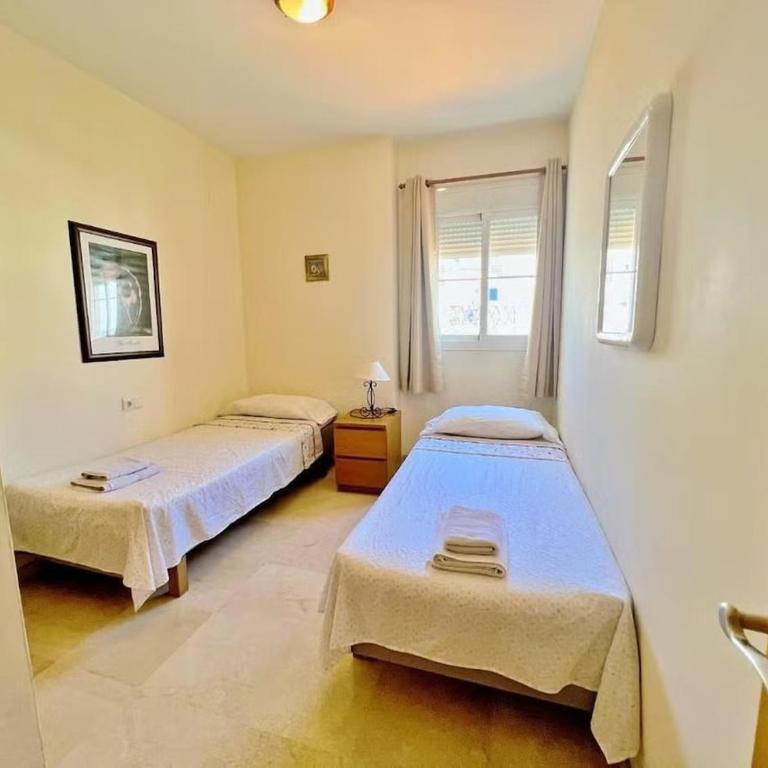 Spacious 3-Bedroom Apartment with Padel and Free Parking - Apartment mit 3 Schlafzimmern - 18