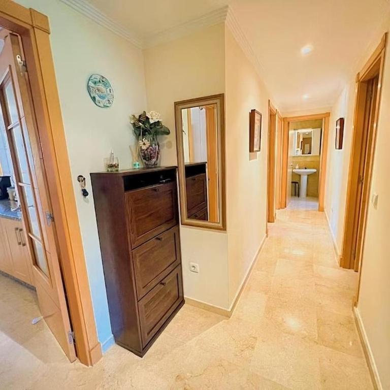 Spacious 3-Bedroom Apartment with Padel and Free Parking - Apartment mit 3 Schlafzimmern - 20