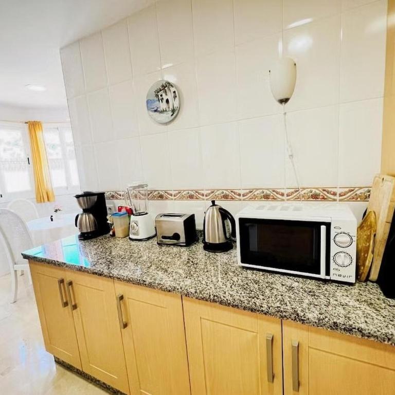 Spacious 3-Bedroom Apartment with Padel and Free Parking - Apartment mit 3 Schlafzimmern - 13