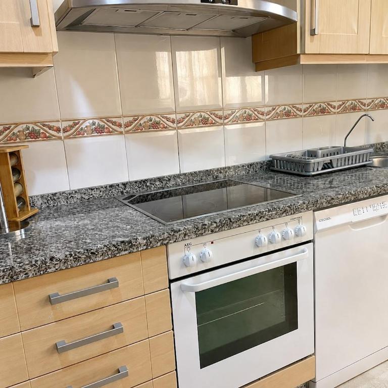 Spacious 3-Bedroom Apartment with Padel and Free Parking - Apartment mit 3 Schlafzimmern - 29