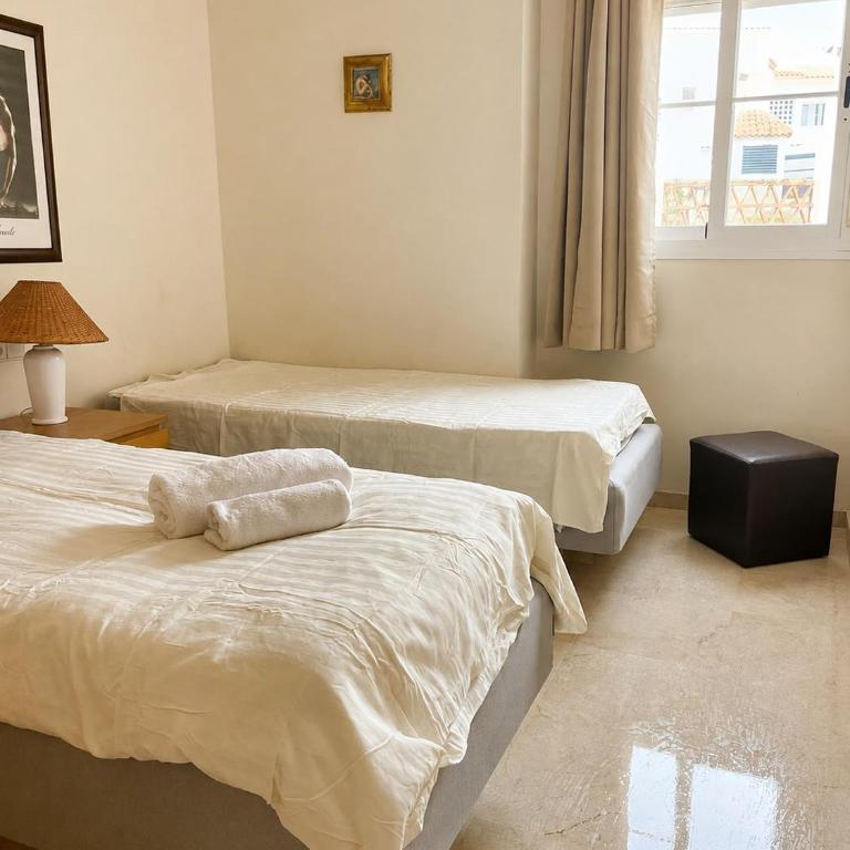 Spacious 3-Bedroom Apartment with Padel and Free Parking - Apartment mit 3 Schlafzimmern - 34