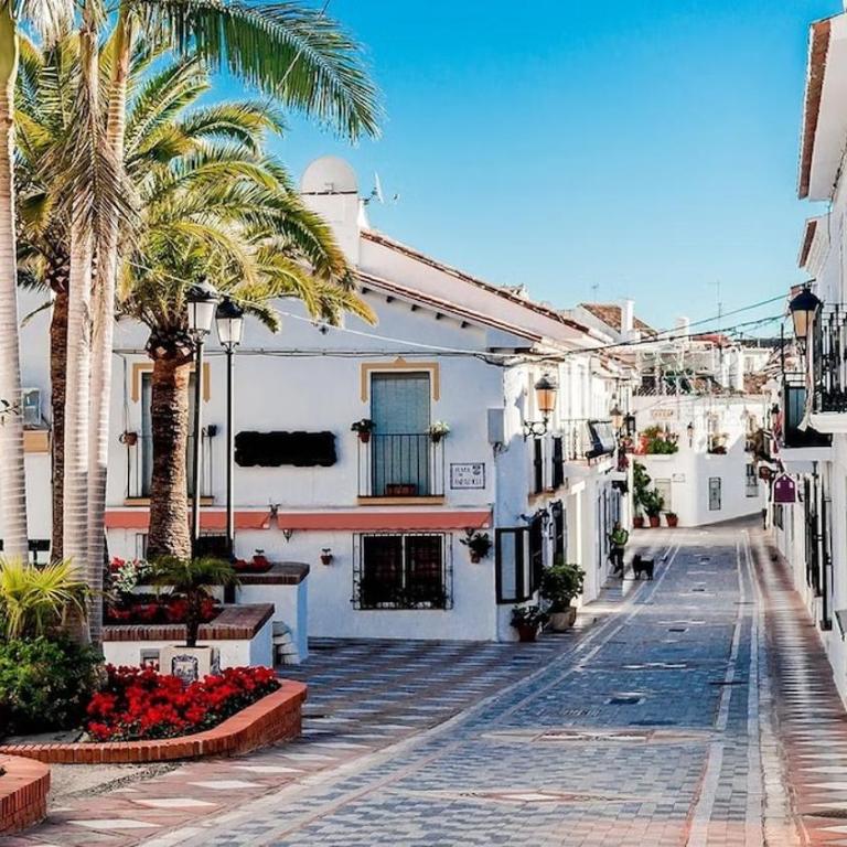 Spacious 3-Bedroom Apartment with Padel and Free Parking - Apartment mit 3 Schlafzimmern - 40