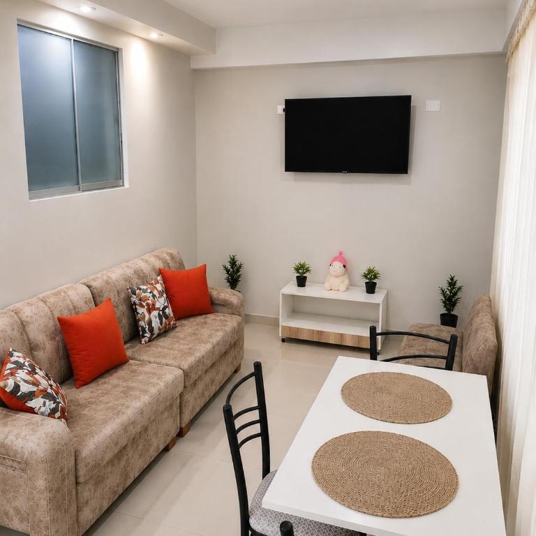 Studio apartment 2 blocks from the Plaza - One-Bedroom Apartment - 1