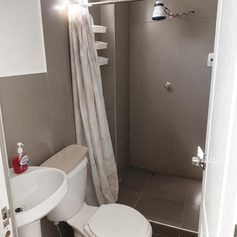 Studio apartment 2 blocks from the Plaza - One-Bedroom Apartment - 5
